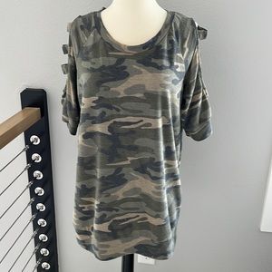 Camo tee with Cutout sleeves